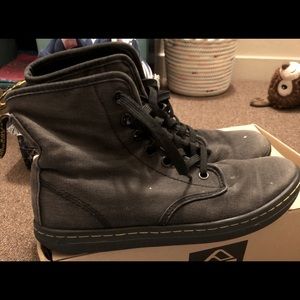 Dr. Martens AirWair Shoreditch Canvas Boots Booties in Black Women’s Sz 7